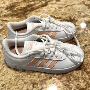 NWT Kids 12K adidas pink stripe sneaker. Never worn